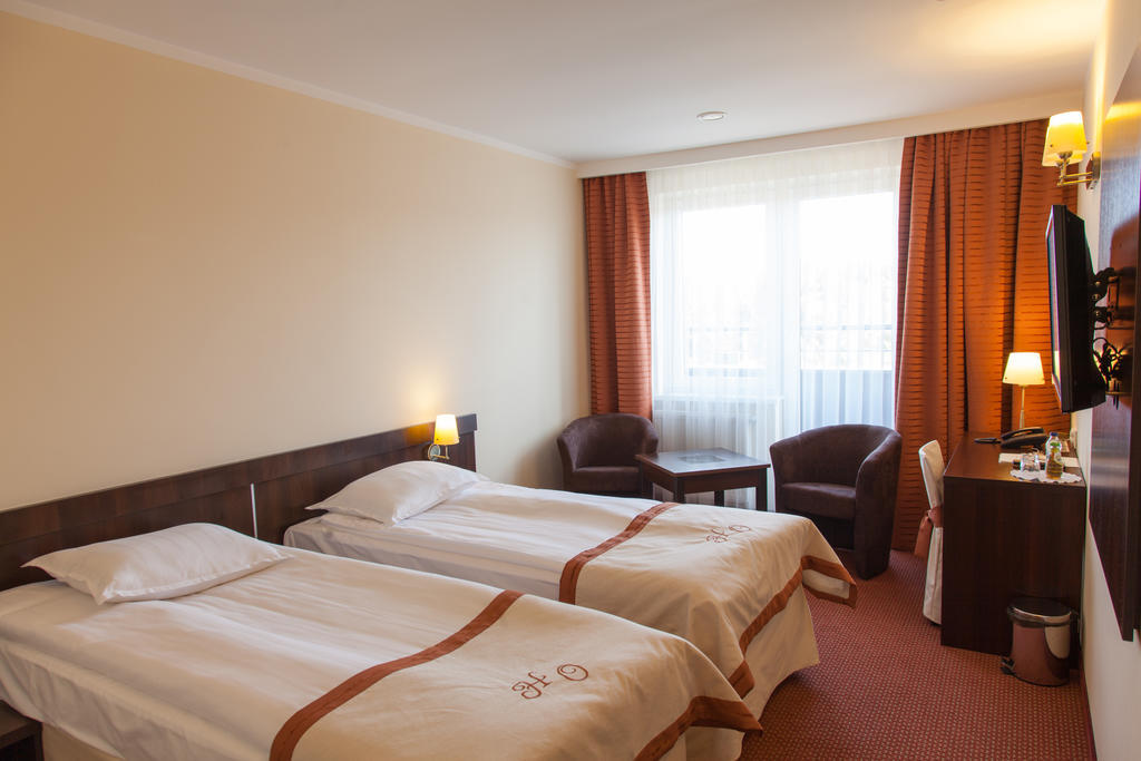 Hotel Ostrawa Wodzisław Śląski Buitenkant foto