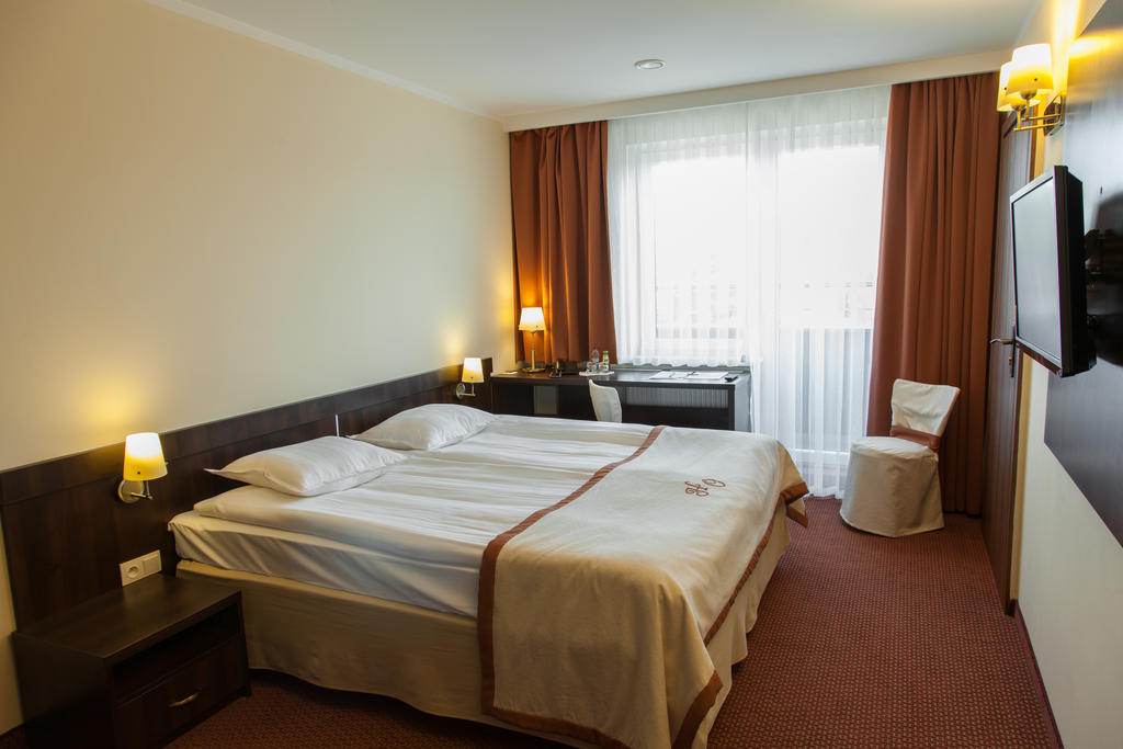 Hotel Ostrawa Wodzisław Śląski Buitenkant foto